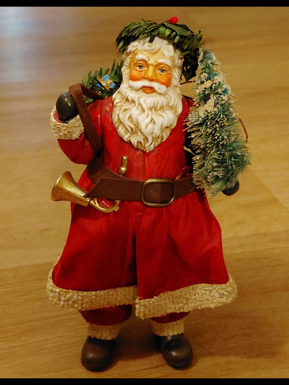 Clothtique Possible Dreams Santa Figurine Holiday Décor